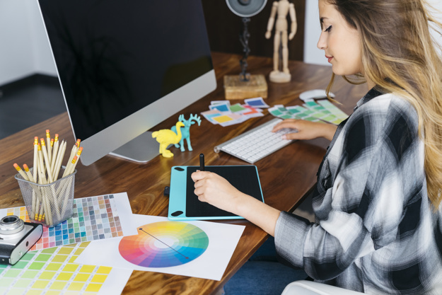 Comment choisir les meubles pour votre bureau à domicile? 3 designer indépendant