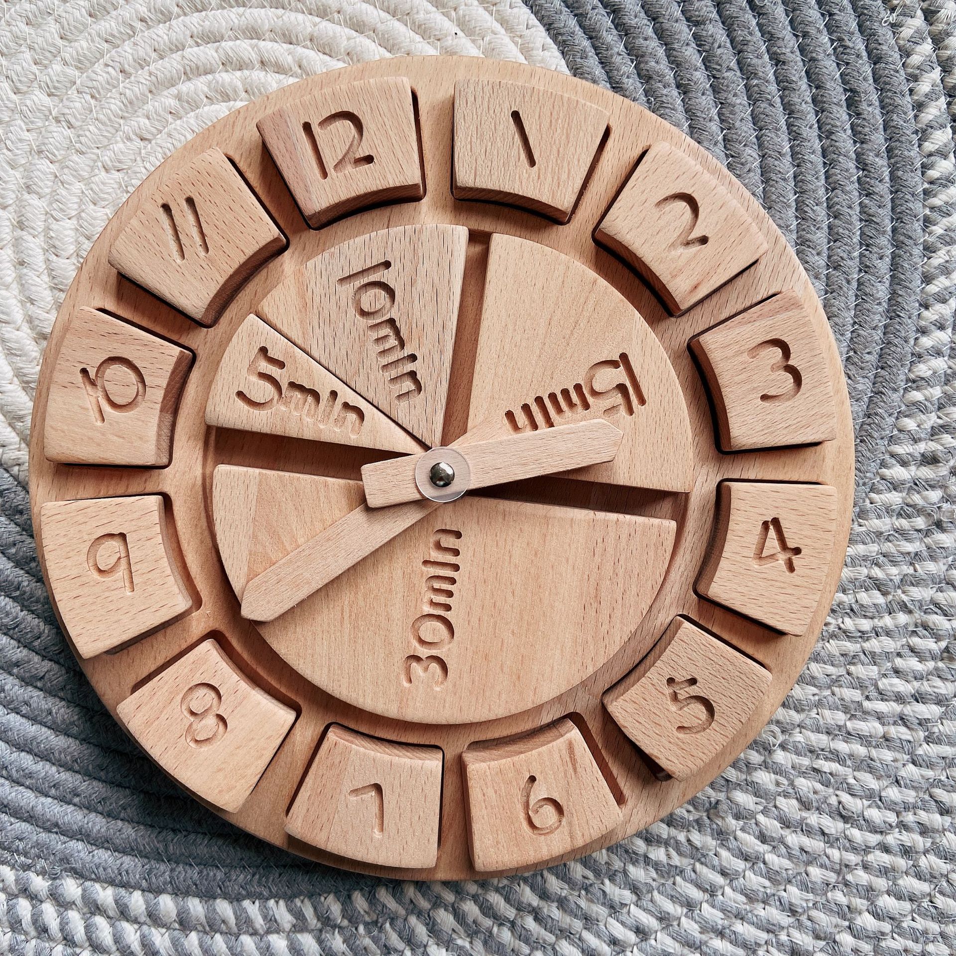 Horloge murale en bois TIMZO – Éducative & artisanale Horloge murale en bois TIMZO – Éducative & artisanale